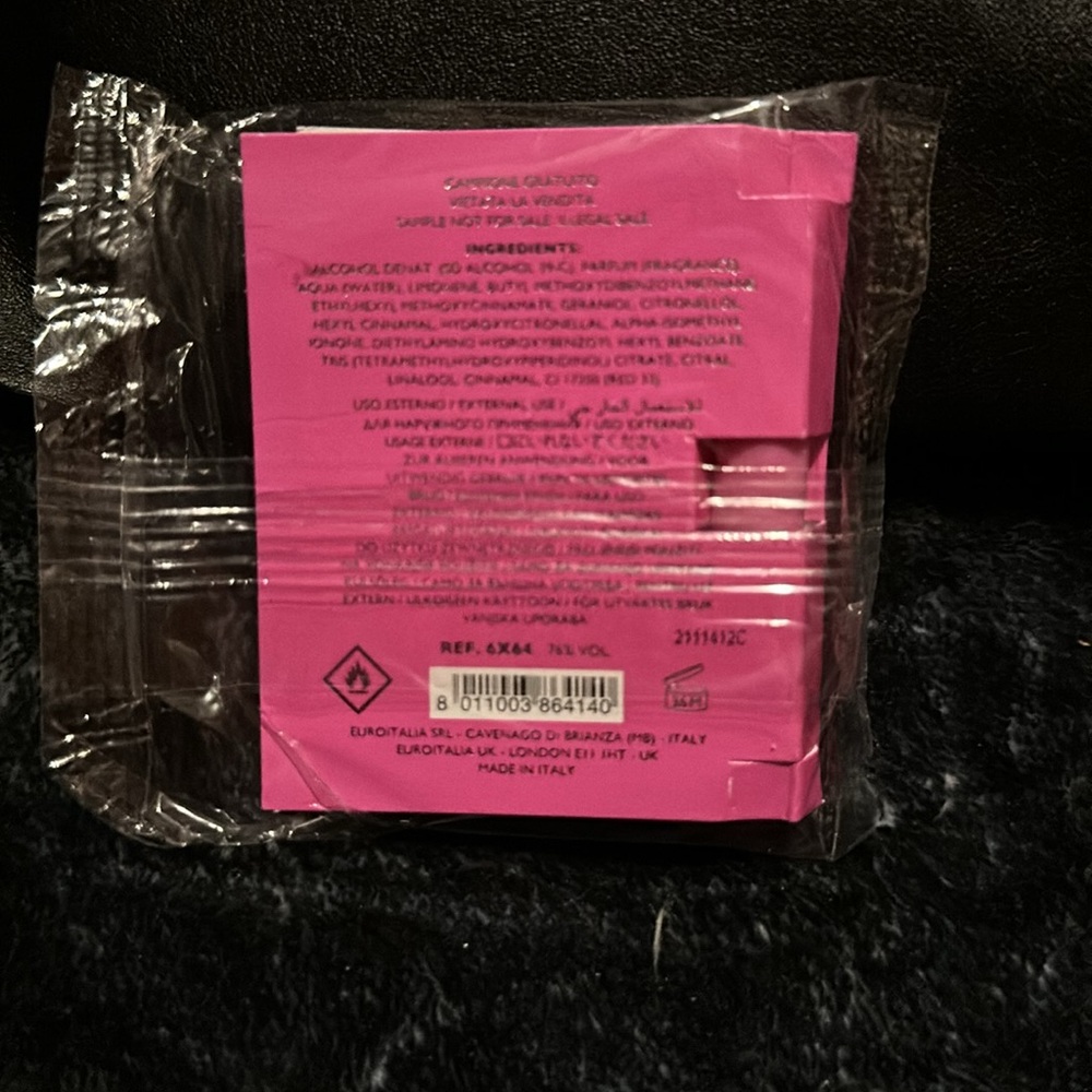 MOSCHINO TOY 2 BUBBLE GUM Eau De TOILETTE 1ML/0.03 US Fl Oz. Sample - Picture 2 of 2